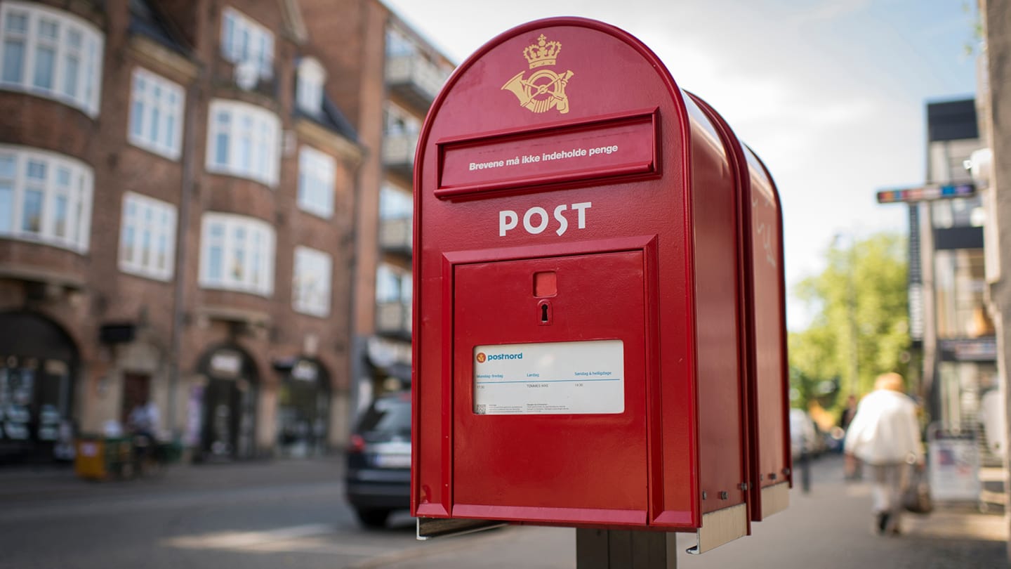 Postkasse i gadebilledet